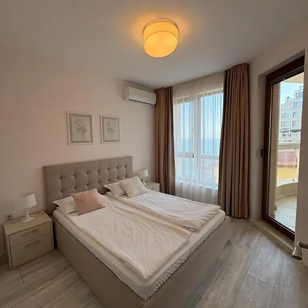 Apartment On The Near The Sea *